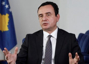 Për mungesën e pasaportave, Kurti: Edhe shtetet e tjera e kanë pasur të njëjtin problem