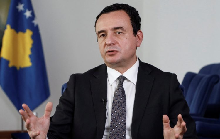 Për mungesën e pasaportave, Kurti: Edhe shtetet e tjera e kanë pasur të njëjtin problem