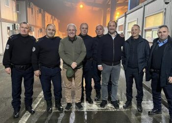 Sveçla takoi policët në Mitrovicë: Do të vazhdojmë punën e angazhimin tonë me përkushtim të plotë