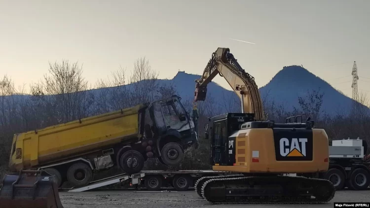 KFOR-i largon sot kamionët e dëmtuar te “Përroi i Zhazhës”