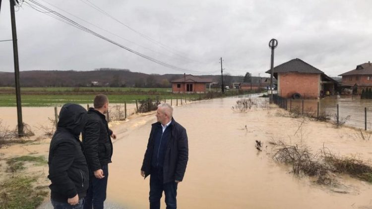 Moti i ligë, të premten nuk mbahet mësim në shkollat e komunës së Klinës