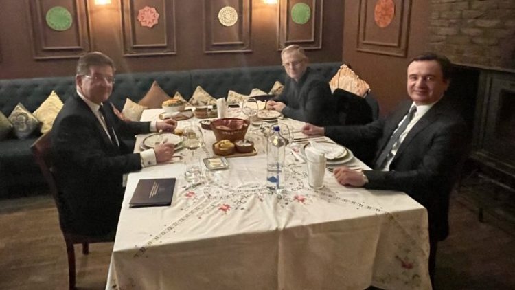 Lajçak pas takimit me Kurtin: Jemi dakorduar se të gjitha marrëveshjet duhet te…