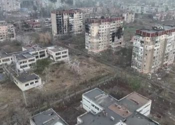 Pamjet nga droni tregojnë “qytetin fantazmë” Vuledar të Ukrainës, aty ku as edhe një objekt nuk ka mbetur pa u shkatërruar