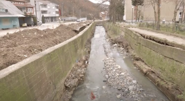 Pas vërshimeve, lumi Trepça rrezikon banorët (VIDEO)
