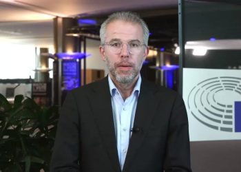 Eurodeputeti holandez bën thirrje që të votohet për liberalizimin e vizave për Kosovën