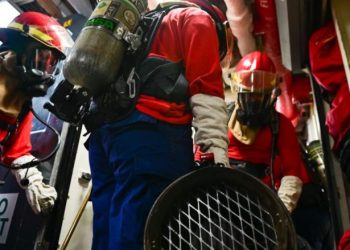 Shkencëtarët zhvillojnë rrobat për zjarrfikësit dhe policët që vrasin viruset e bakteret