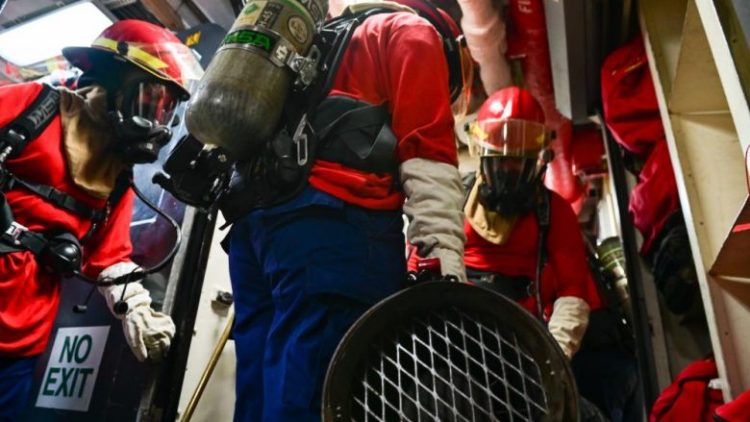 Shkencëtarët zhvillojnë rrobat për zjarrfikësit dhe policët që vrasin viruset e bakteret