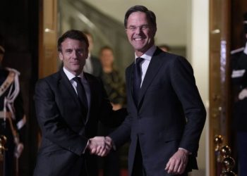 Macron nuk e përjashton mundësinë e dërgimit të aeroplanëve luftarakë në Ukrainë