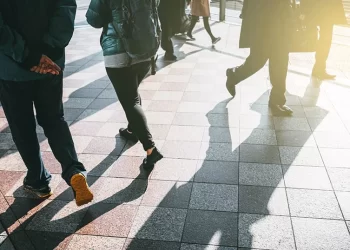 Pse duhet të ecni 5 minuta çdo gjysmë ore