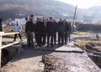 Kryeministri Kurti viziton Skenderajin për të parë nga afër gjendjen në këtë qytet