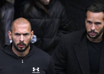 Andrew Tate humbi përpjekjen për t’i dhënë fund paraburgimit të tij