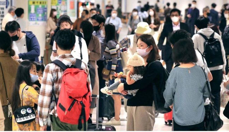 COVID-19, Franca kërkon teste të detyrueshme për udhëtarët kinezë