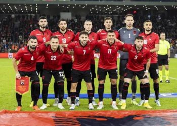 Kombëtarja kuq e zi, dy dekada pa trajner shqiptar