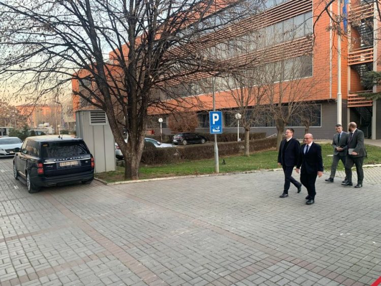 Pas Osmanit, Peach takohet me Kurtin