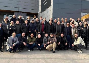 Gani Geci përcillet për në burg nga familjarët e tij