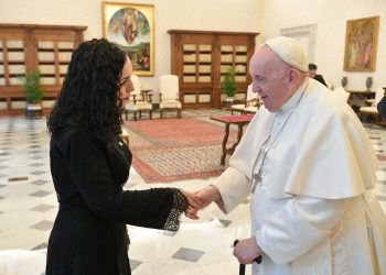 Presidentja Osmani pritet nga Papa Françesku në Vatikan