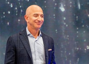 Jeff Bezos do të shesë Washington Post? Miliarderi mendon të blejë një ekip futbolli