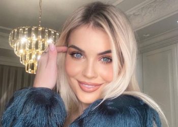 Afrona Dika merr dhuratë lule, kush ja dhuroi?