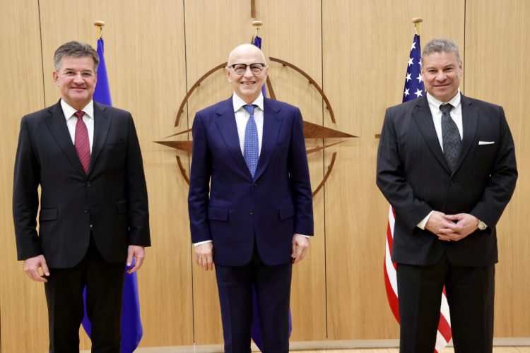 Lajçak reagon pas takimit me Escobar dhe përfaqësuesin e NATO-s, thotë se u diskutua për dialogun