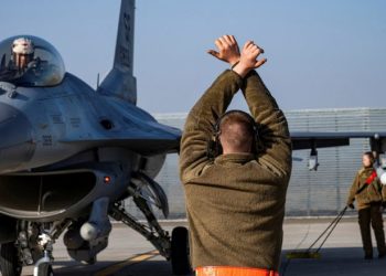 Pas SHBA-së, edhe Britania përjashton mundësinë e dërgimit të aeroplanëve luftarakë në Ukrainë