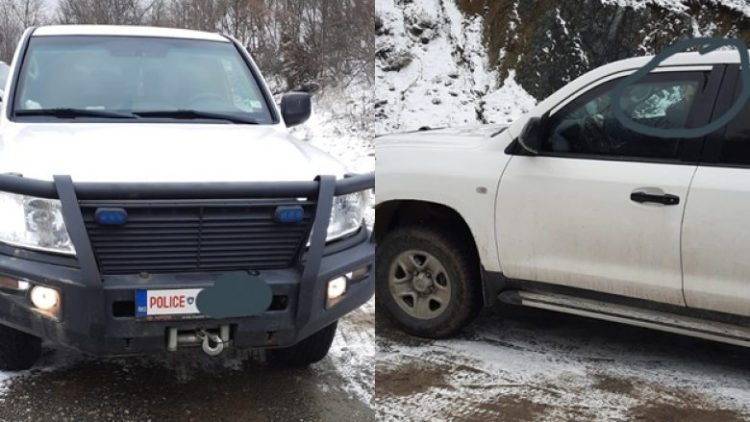 Sulmohet me armë zjarri vetura e Policisë së Kosovës në veri