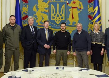 Senatorët amerikanë vizitojnë Kievin