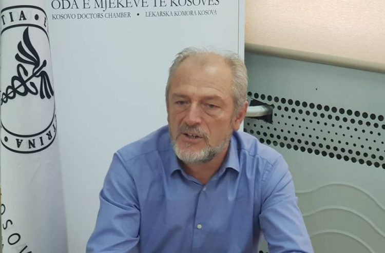 OMK alarmon për ikjen e mjekëve nga sektori publik në atë privat