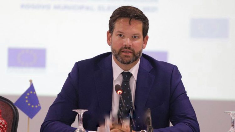 Eurodeputeti Mandl për vizat: Edhe unë e kam humbur durimin, janë bërë shumë vonesa