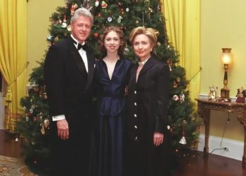 Hillary Clinton uron vitin e ri, publikon foto nga viti 1999 me Billin dhe të bijën