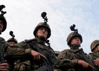 Polonia rekruton numër “rekord” të ushtarëve pas pushtimit rus të Ukrainës