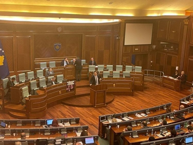 Vazhdojnë përplasjet e ashpra për Trustin, Kastrati – deputetëve të VV-së: Jeni të burgosur prej Binit