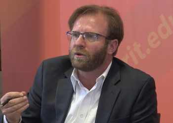 Haki Abazi i reagon ashpër Armend Mujës: Skandaloze, ky është një sulm direkt!