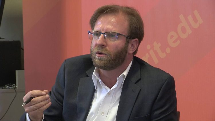 Haki Abazi i reagon ashpër Armend Mujës: Skandaloze, ky është një sulm direkt!