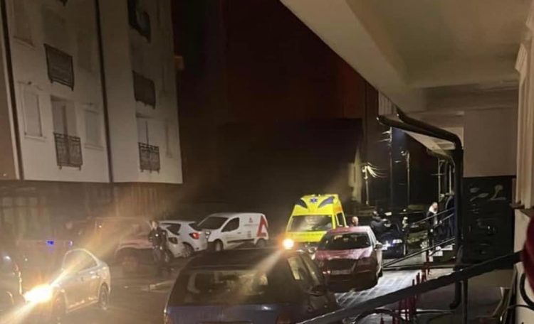 Pamje nga vendi i ngjarjes ku humbi jetën 15-vjeçarja që ra nga kati i katërt në Ferizaj