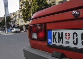 Në veri të Mitrovicës ri-regjistrohen veturat me targa ilegale “KM”