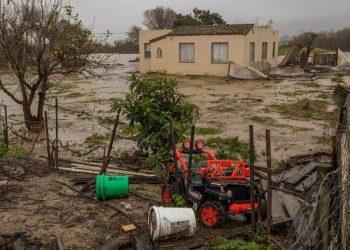 Kalifornia në gjendje të jashtëzakonshme, të paktën 19 të vdekur nga moti i keq