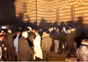 Në Zubin Potok serbët brohorasin kundër Petar Petkoviqit dhe krerëve të Listës Serbe: “Turp të keni, shqiptarët po na mbrojnë”