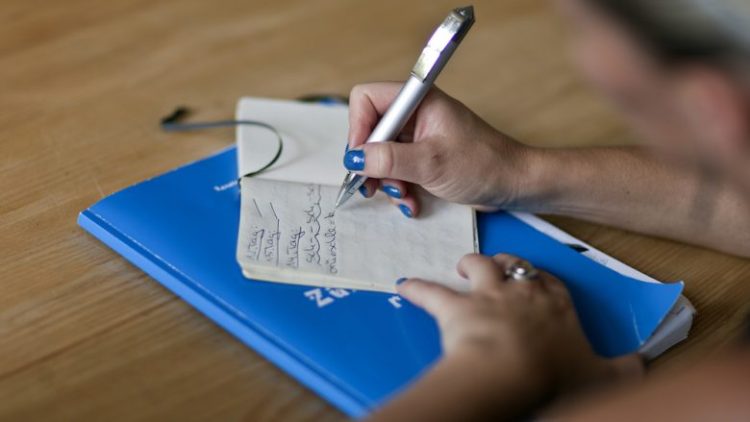 Gjithçka që duhet të dini për testet e gjuhëve të Zvicrës për lejet e qëndrimit