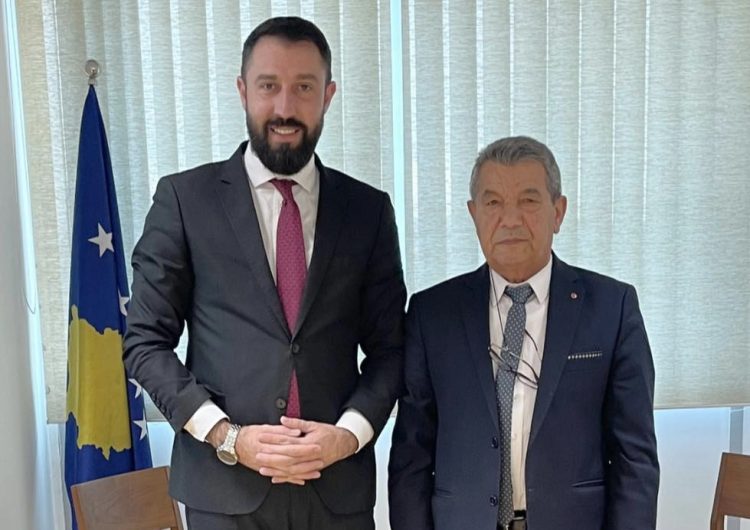 Njohësi juridik i bashkohet kabinetit të ministrit Krasniqi