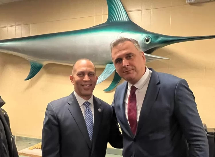 Bajqinovci vazhdon agjendën në ShBA, takon kongresmenin Hakeem Jeffries