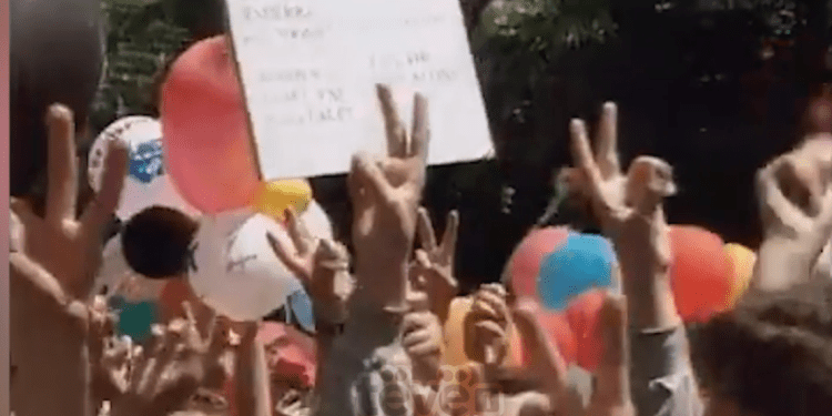 Demonstrata e fëmijëve të Prishtinës që tronditi Serbinë