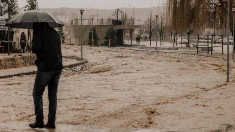 Vazhdojnë reshjet e shiut, rrezik për vërshime në veri e veriperëndim të vendit