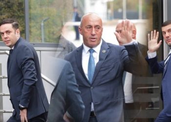 Liderët e opozitës arrijnë në Ambasadën Amerikane për takimin me Chollet