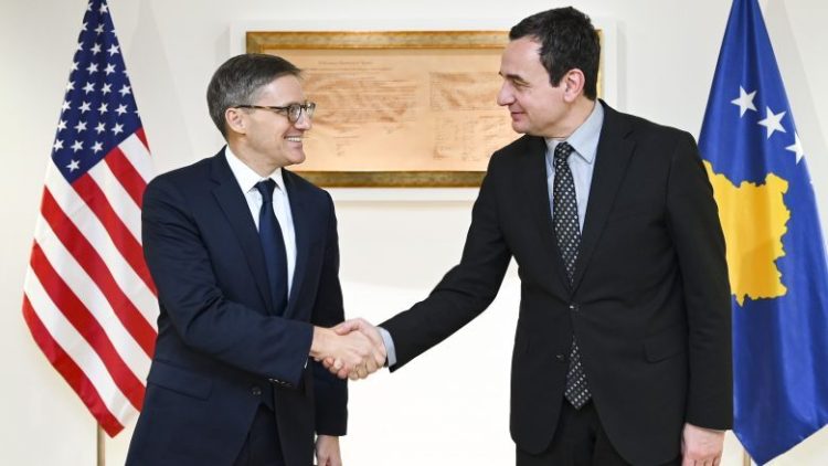 Chollet i kërkon Kurtit ta pranojë propozimin evropian për normalizimin e raporteve me Serbinë