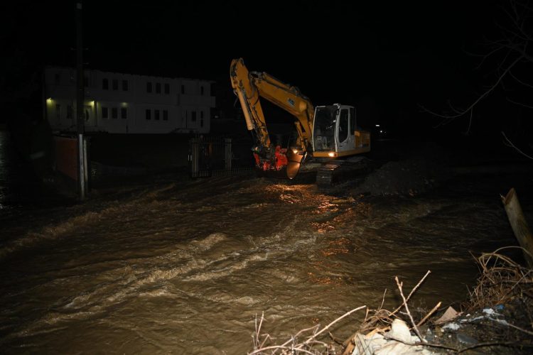 LAJMI I FUNDIT: Ky fshat i Podujevës i tërë i bllokuar