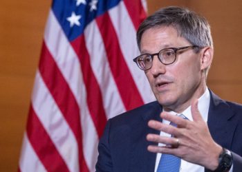 Chollet me vizitë zyrtare në Kosovë, takon krerët e shtetit dhe liderët opozitarë