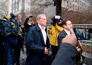 Arrestohet ish-shefi i kundërzbulimit të FBI-së , akuzohet se i ka marrë 225,000 dollarë nga një ish agjent i inteligjencës shqiptare