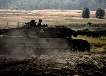 Prodhuesi gjerman i armëve: Ukrainës mund t’i dorëzojnë tanket Leopard në vitin 2024