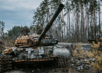 Ukrainasit pretendojnë se brenda një dite rusët kanë humbur tetë tanke dhe 22 mjete tjera të blinduara