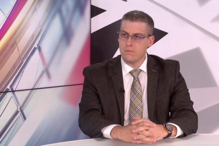 Avokati serb: E vërteta për vrasjen në ‘Panda’ të Pejës do t’i sillte humbje politike Vuçiqit